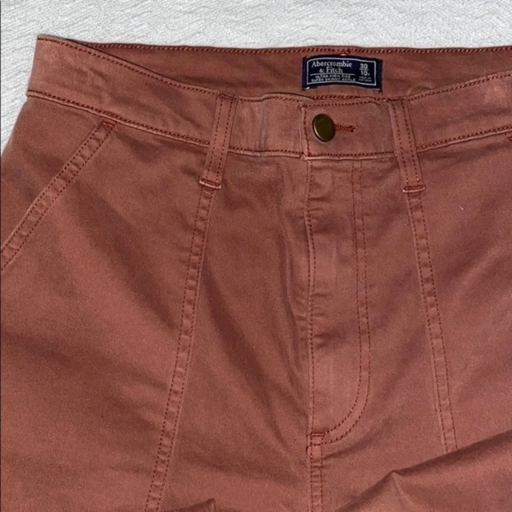 NEW WOMEN’S ABERCROMBIE ULTRA HIGH RISE SUPER SKINNY JEAN (FIRM PRICE)